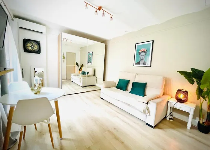 Maisonnette Studio Bas Suquet, 200M Plages, 700M Palais, Au Calme